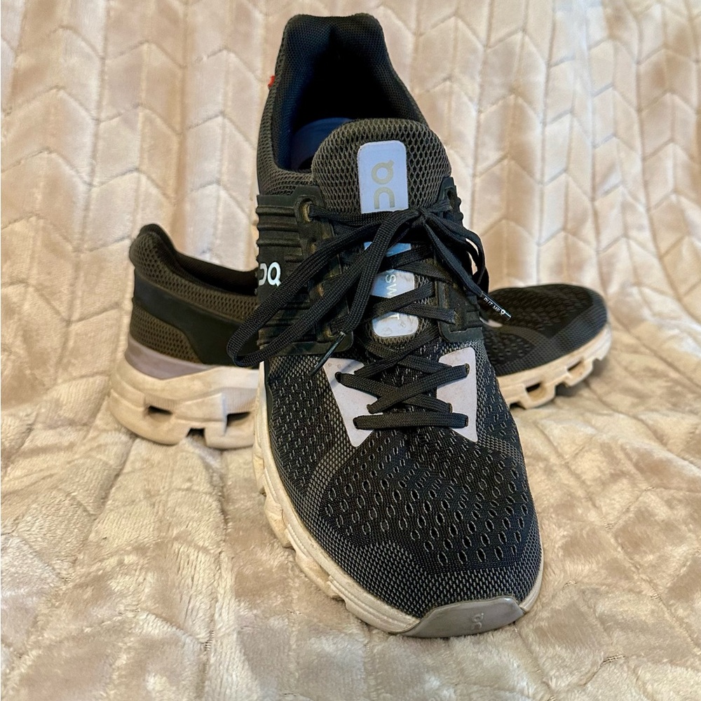 ON Women’s Cloudswift, Black Running Shoes, Size 9